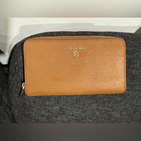 Michael Kors Handbags - Michael Kors Camel Zip Wallet